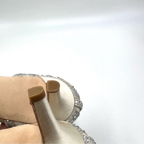 Badgley Mischka Size 9 Gillian Jeweled Ivory Satin Dress Sandal Heels Pumps - Picture 13 of 15